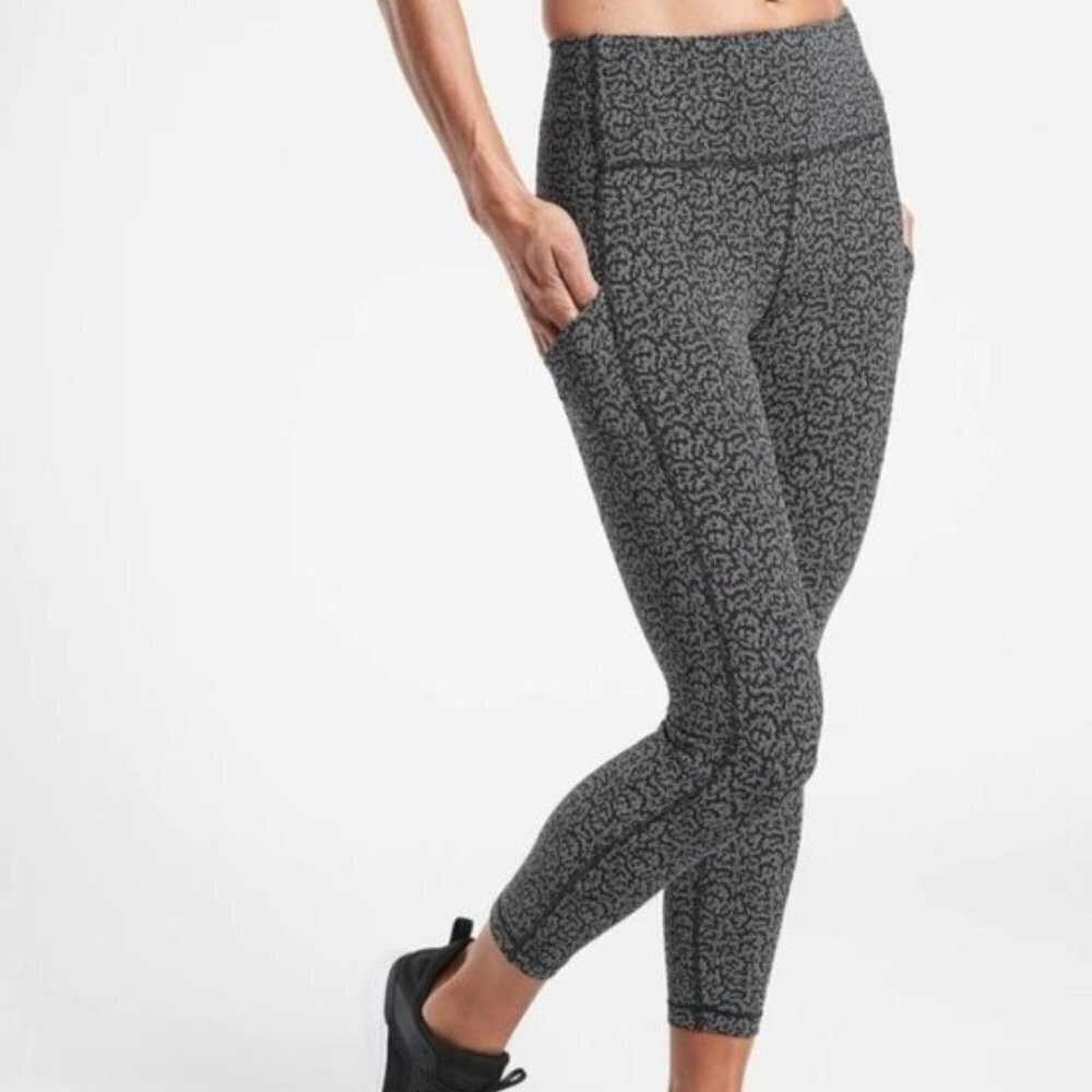 Athleta Ultimate Stash Textured 7/8 Tight